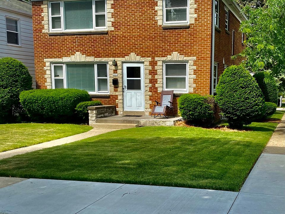 Curb Side view of property