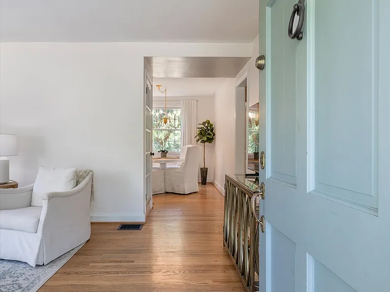 727 Woodmere Dr — Photo 3