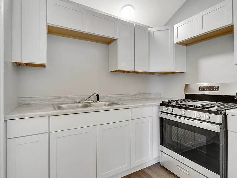 Breeze Apartments — Photo 13