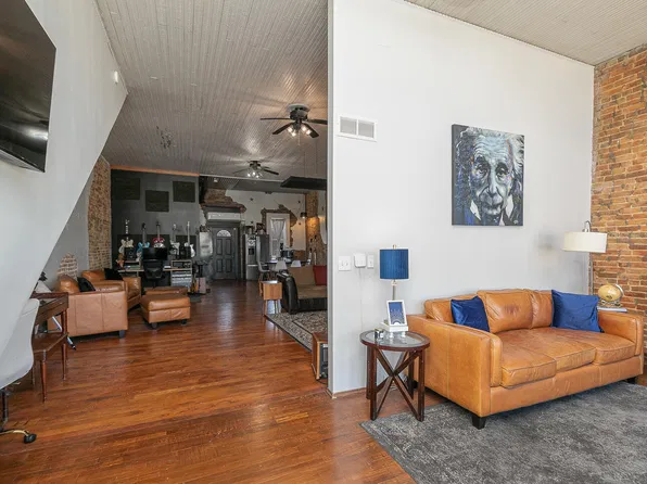 207 W Main Street, Ash Grove, MO 65604
