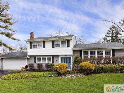 49 Agate Rd, East Brunswick, NJ, 08816