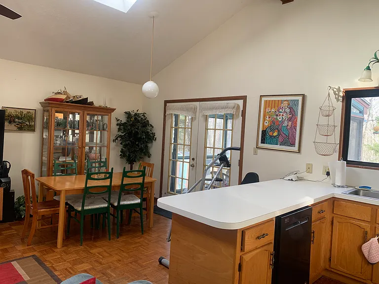 244 Surrey Dr — Photo 4