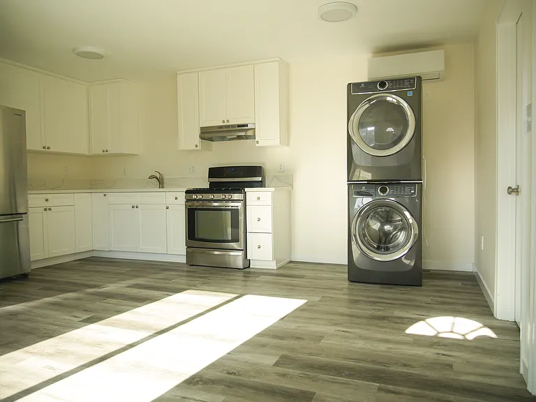 723 W F St #723 — Photo 3