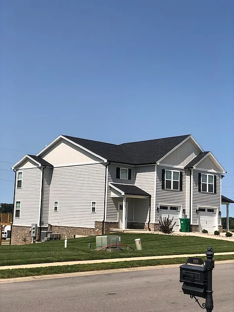 3 bed, 1872 sqft, $1,950 — Photo 1
