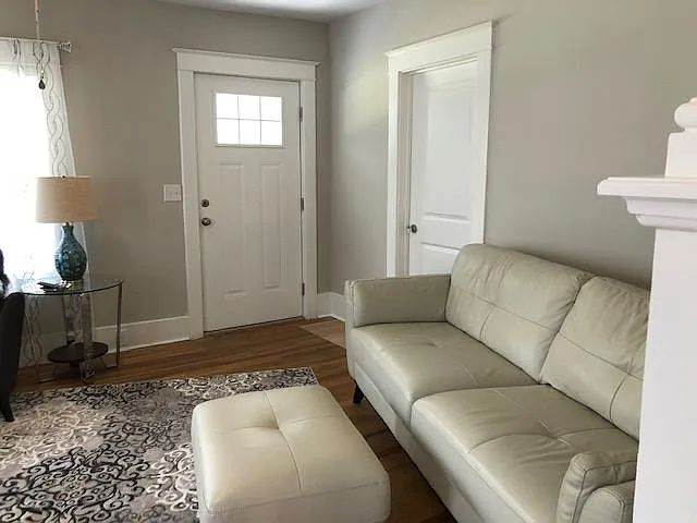 407 Calvert Ave — Photo 2