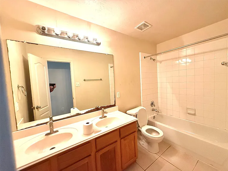 2207 Donrel Way — Photo 13
