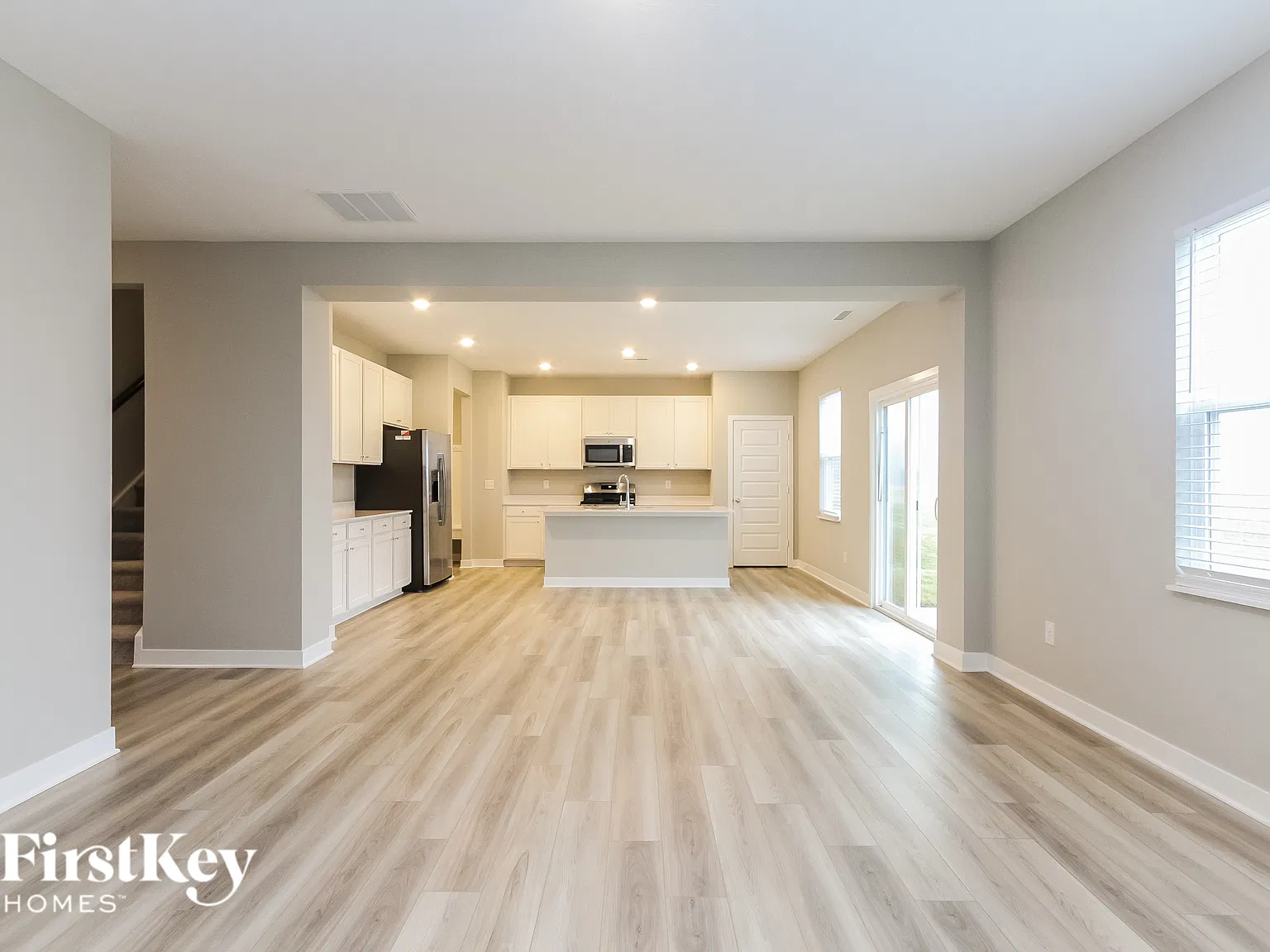 5 bed, 3.0 bath, 2736 sqft, $2,585 — Photo 3