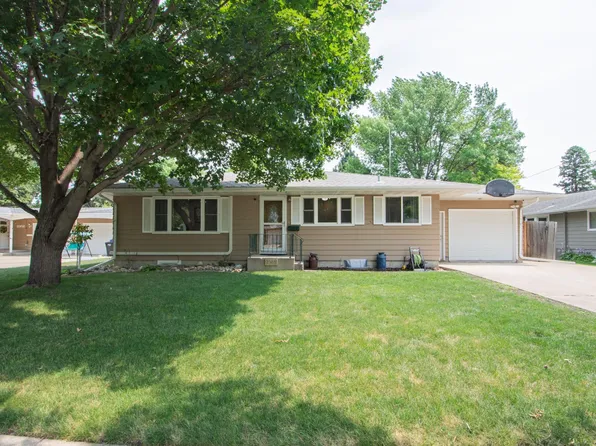 2308 10th St S, Fargo, ND 58103