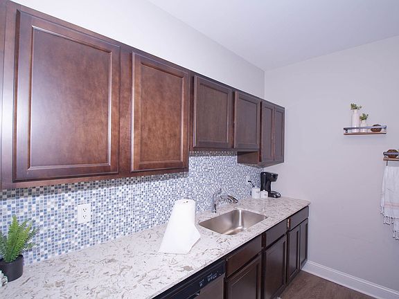 4th image of 86 Dana Ave #402