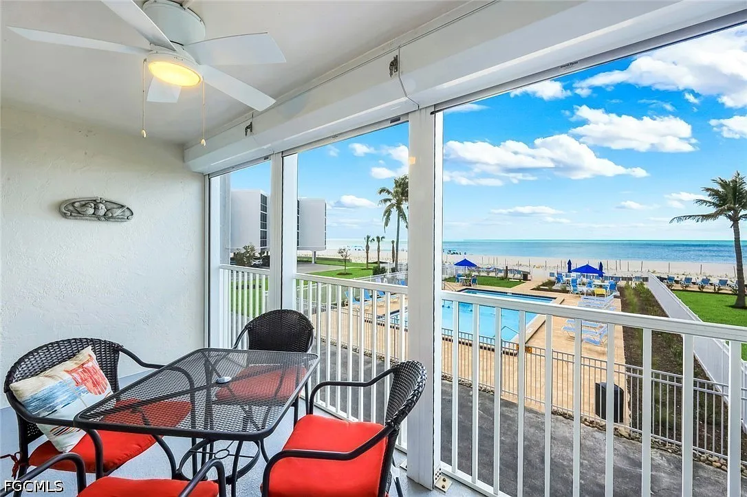 2 bed, 2.0 bath, 944 sqft, $3,400 — Photo 1