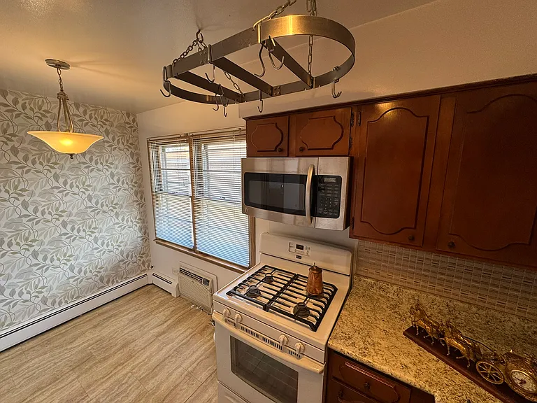 6331 W Devon Ave #2R — Photo 4