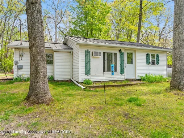 4042 Janet St, Harrison, MI 48625