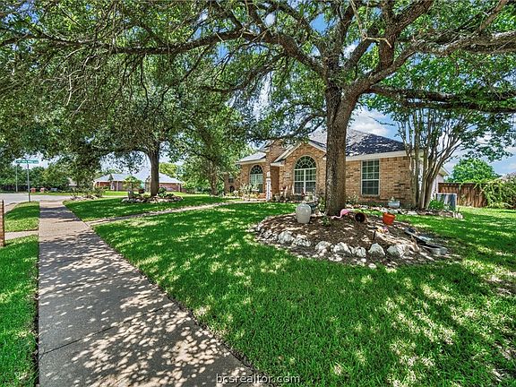 2nd image of 2301 Kuykendall Cir