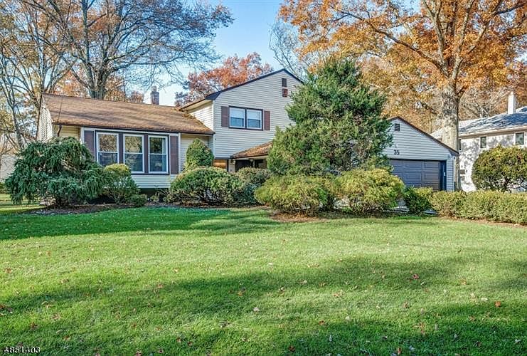 1st image of 35 Fieldstone Dr