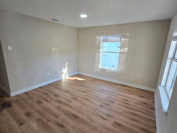 2nd image of 1655 Union St W