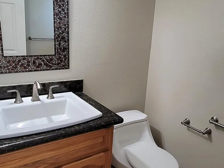 152 Redwood Ave — Photo 11
