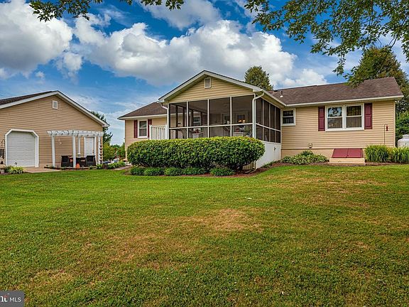 3rd image of 9069 Dawn Ct