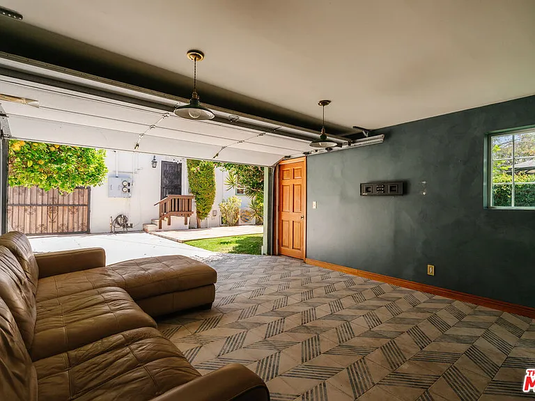 2735 Clyde Ave — Photo 35