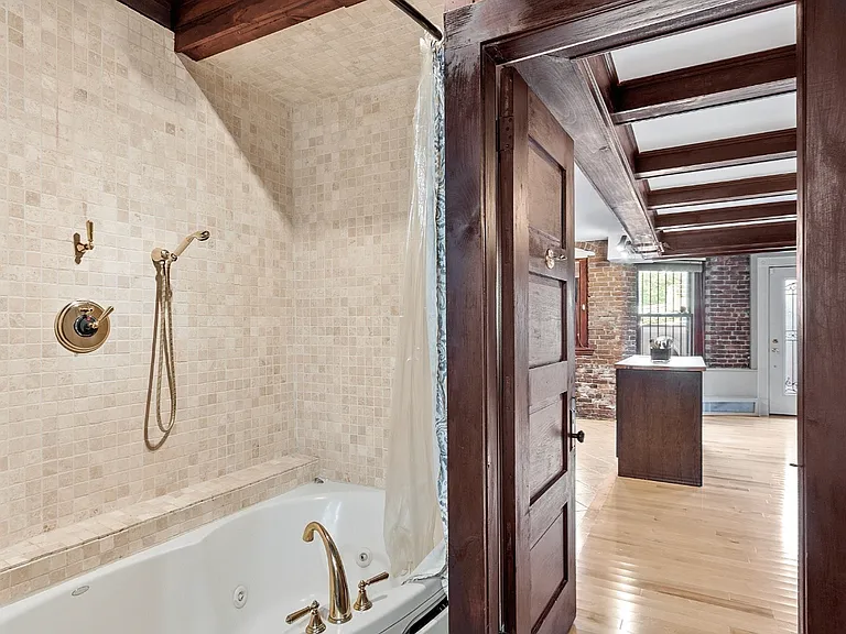 346 Beacon St #1 — Photo 9