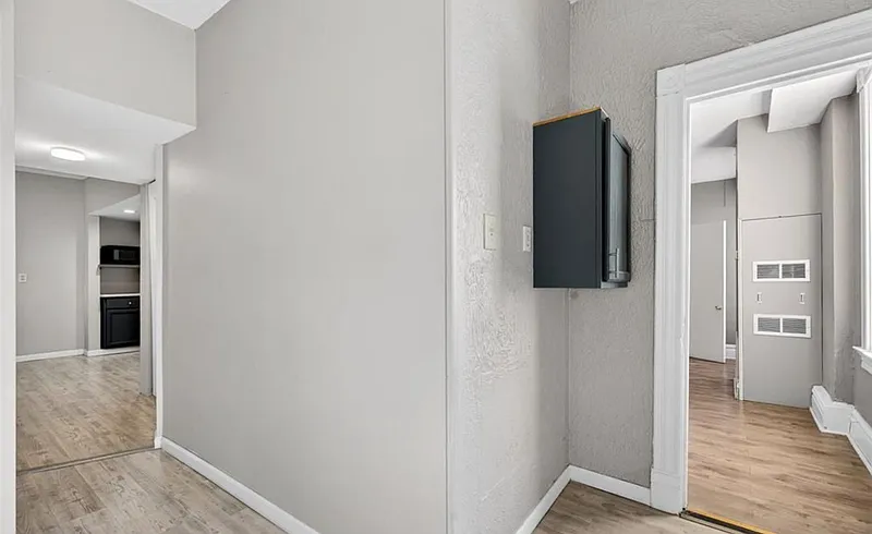 3 bed, 2.0 bath, 3340 sqft, $1,599 — Photo 4