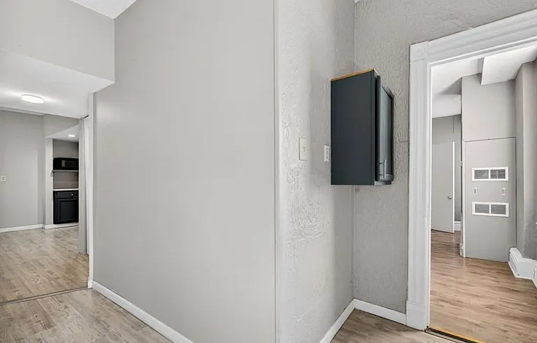 3005 S Compton Ave — Photo 4