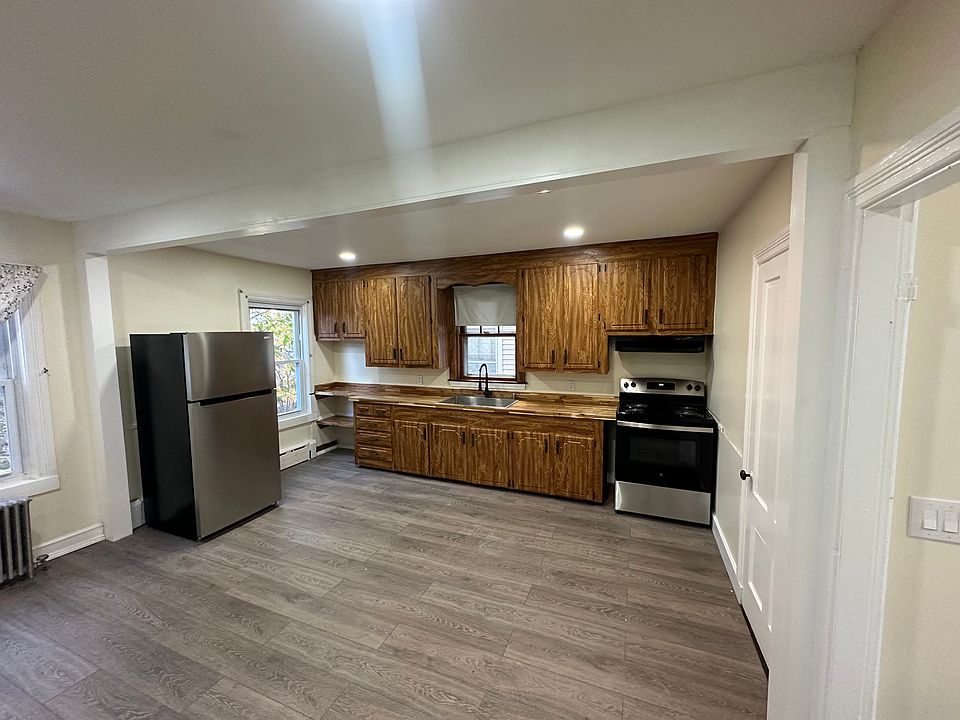 1st image of 11-13 Eli St #11