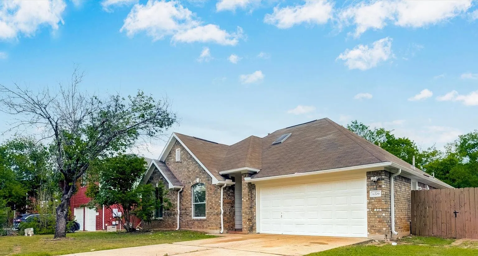 4 bed, 2.0 bath, 1980 sqft, $2,000 — Photo 2