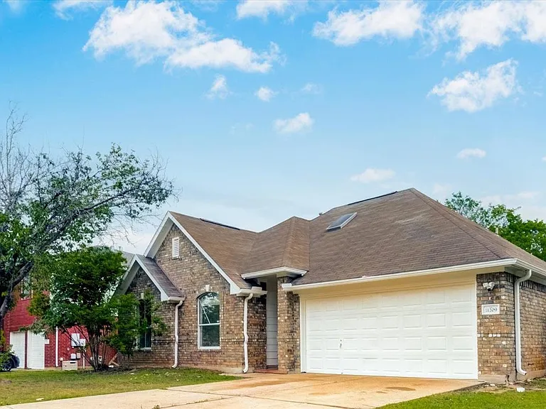 11209 Avering Ln — Photo 2