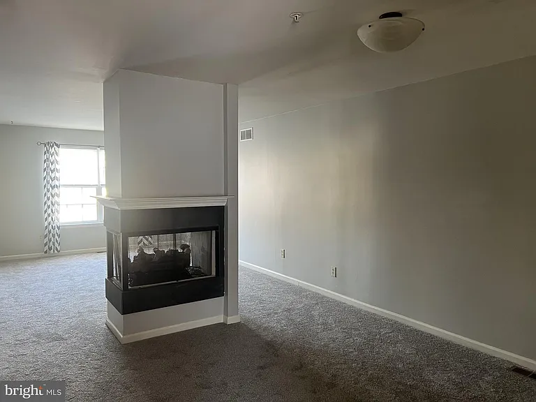 343 Glenn Rose Cir — Photo 3