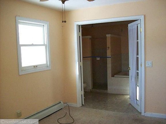 3rd image of 626 Grange Ave N