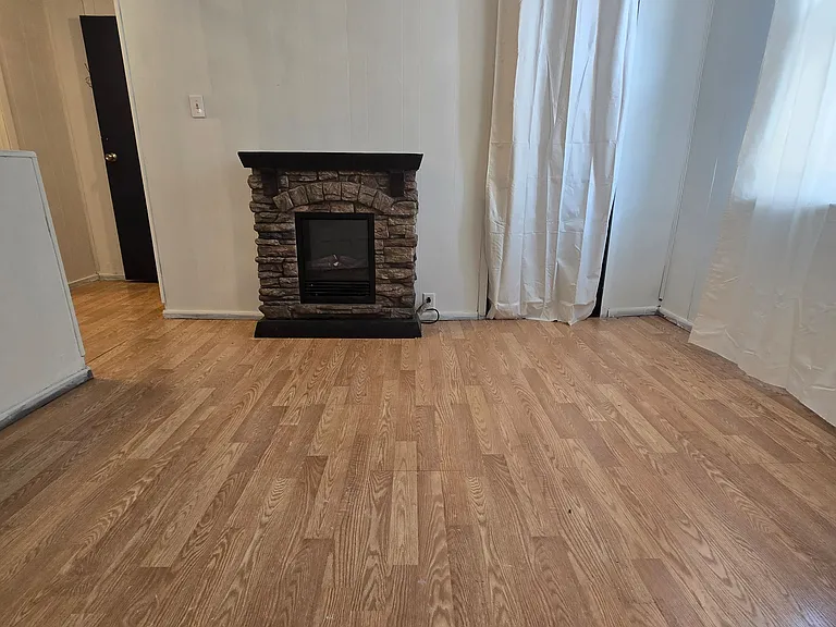 104 Centre St N — Photo 6