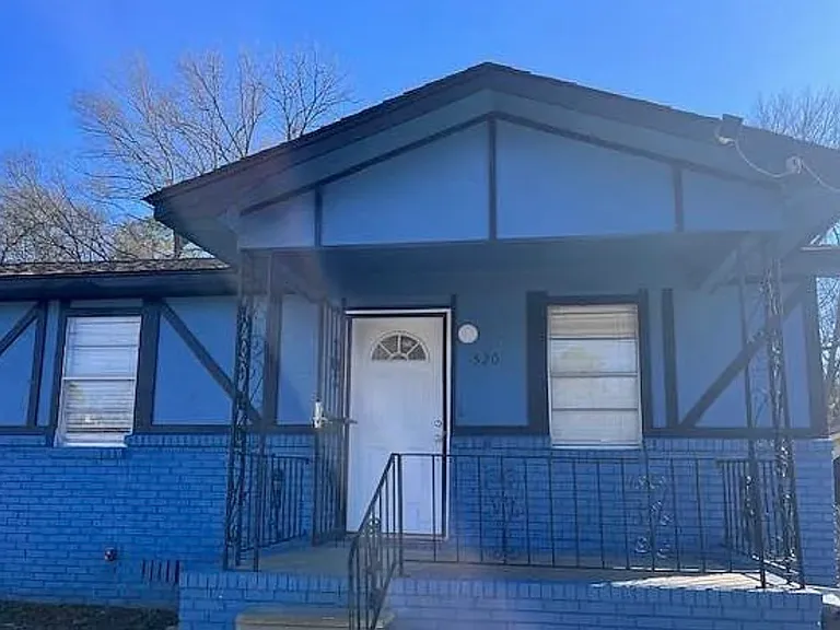 520 Brewer Dr — Photo 2