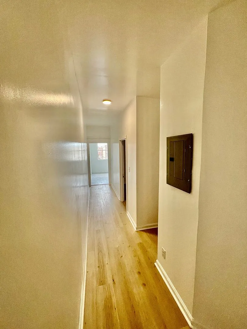 Charming 2BR 1BA Apartment in Cedarbrook! — Photo 4