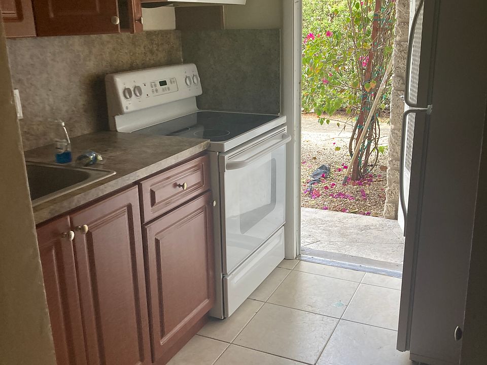 1st image of 565 NE 121st St APT 206