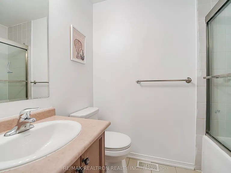 401 Rossland Rd E — Photo 22