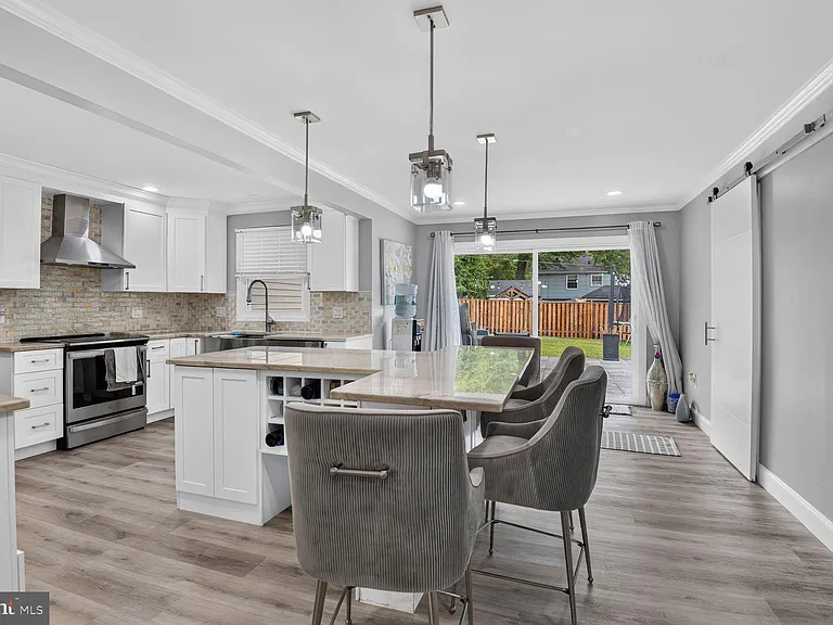 12420 Seabury Ln — Photo 11