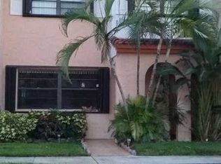 28 Matador Ln, Davie, FL 33324