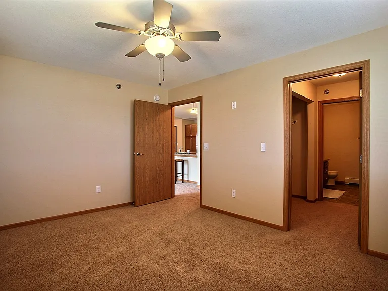 Fargo, ND Wolf Creek Apartments | Bedroom