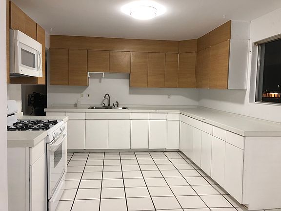 5th image of 722 N Yarbrough Dr