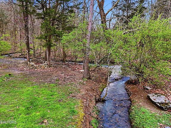 3rd image of 842 E Raccoon Valley Dr