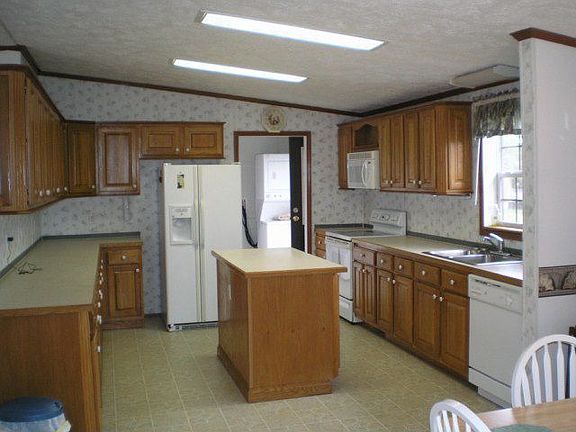 Large eat-in kitchen