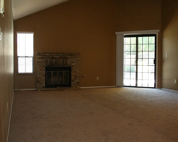 13004 Hillary Way — Photo 3