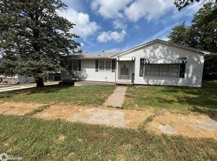 302 NW 7th St, Leon, IA 50144