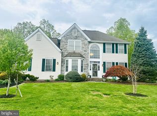 16 Poplar Dr, Cranbury, NJ 08512