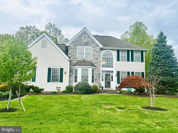 16 Poplar Dr, Cranbury, NJ 08512