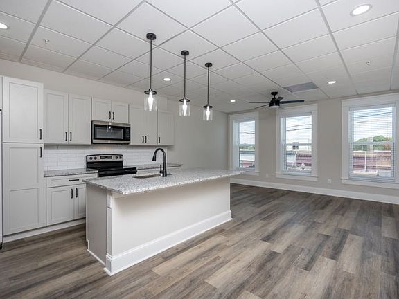 4th image of 102 S Evers St #204