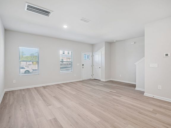4th image of 710 Southland Dr