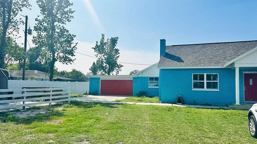 3 bed, 1.0 bath, 1537 sqft, $2,600 — Photo 2