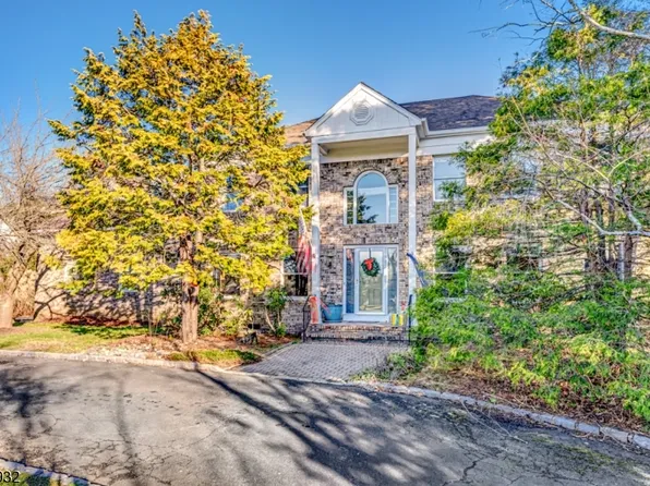 230 Woods End Dr, Bernards Twp., NJ 07920