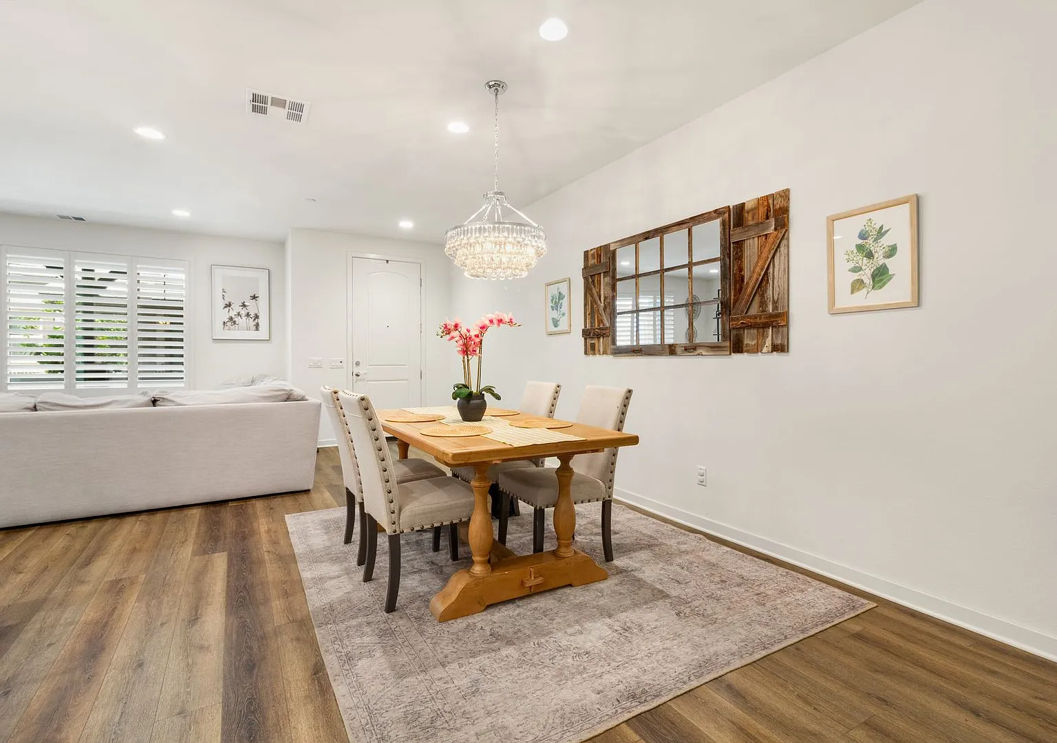 Modern Comfort in The Westerly — Photo 4